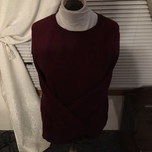 Long sleeve sweater.